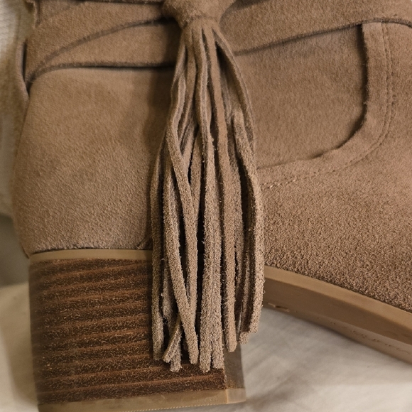 Koolaburra Tan Suede Ankle Boots with Tassel - Picture 14 of 14